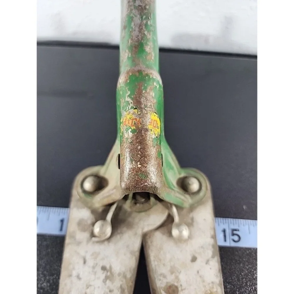 Vintage 1950's Doo Klip Grass Cutting Shears Green‎ Lewis Mfg. Co.
